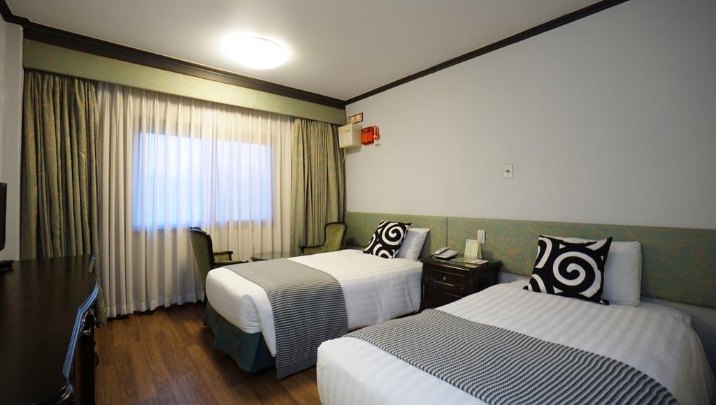 Insadong Crown Hotel